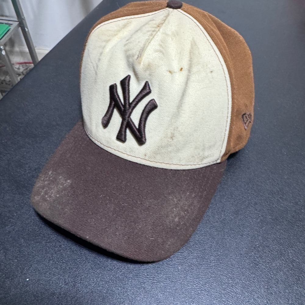 New Era 9FORTY NY Yankees Hat Mens OSFM Brown Cream Corduroy Snapback Cap